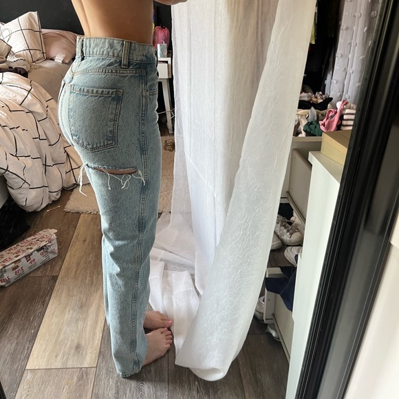 Revice bedazzling cross jeans steaight leg with butt rip - Picture 4 of 10